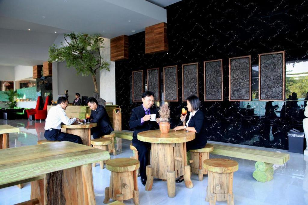 Bukit Daun Hotel And Resort Kediri  Bagian luar foto