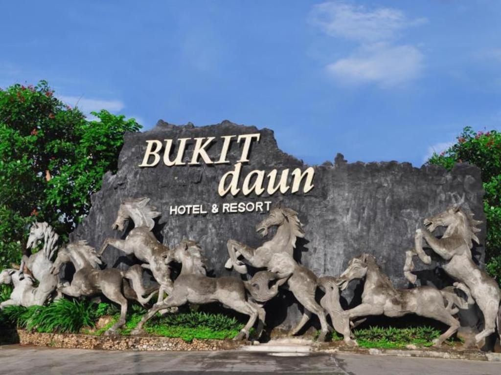Bukit Daun Hotel And Resort Kediri  Bagian luar foto