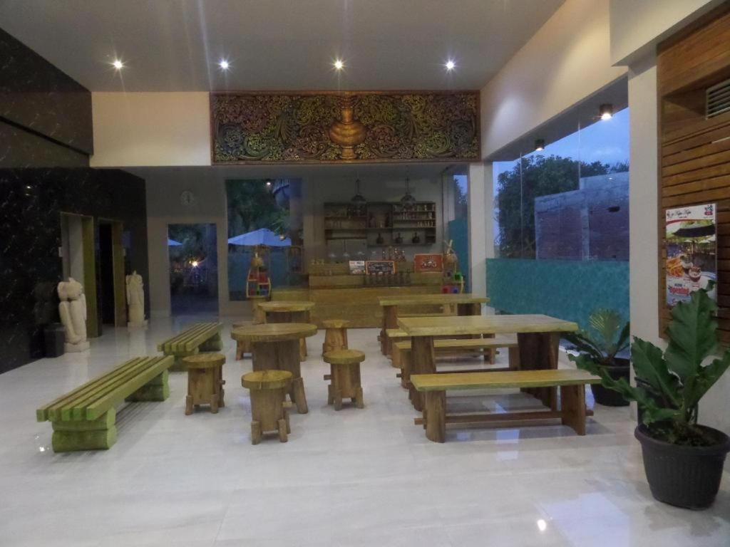 Bukit Daun Hotel And Resort Kediri  Bagian luar foto