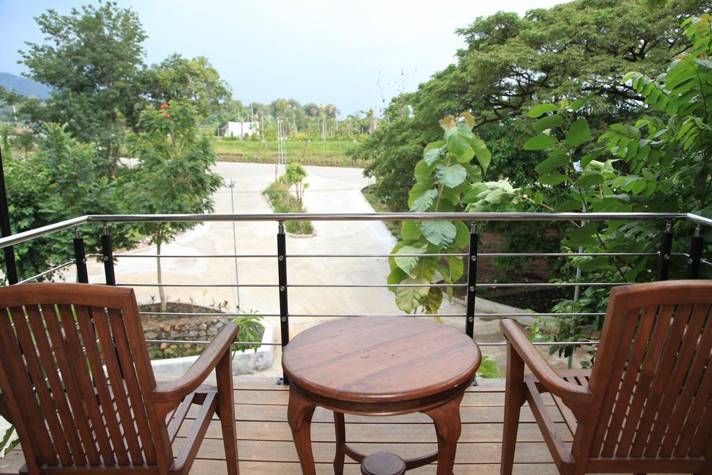 Bukit Daun Hotel And Resort Kediri  Bagian luar foto