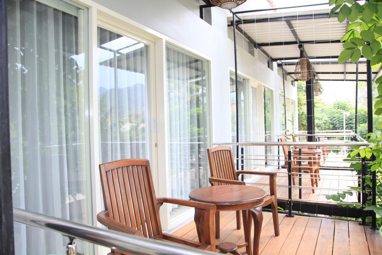 Bukit Daun Hotel And Resort Kediri  Bagian luar foto