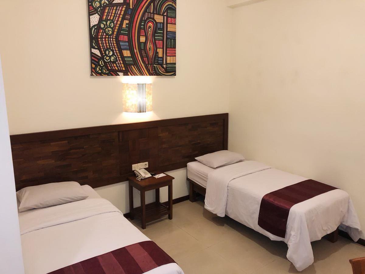 Bukit Daun Hotel And Resort Kediri  Bagian luar foto