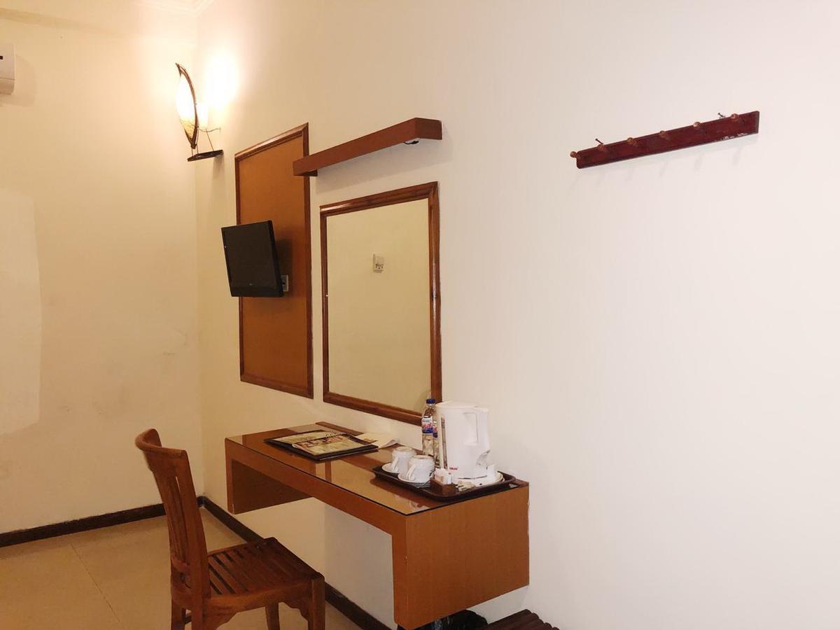 Bukit Daun Hotel And Resort Kediri  Bagian luar foto