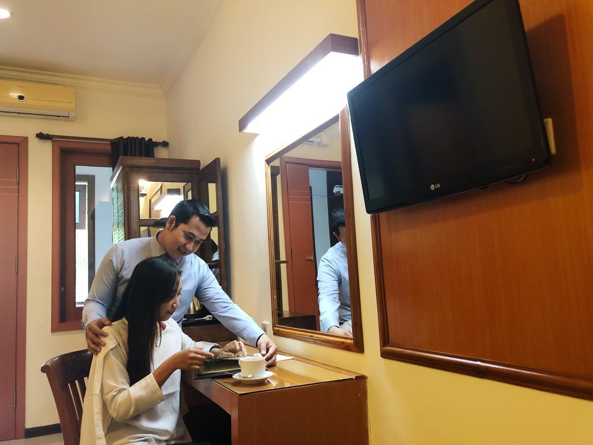 Bukit Daun Hotel And Resort Kediri  Bagian luar foto