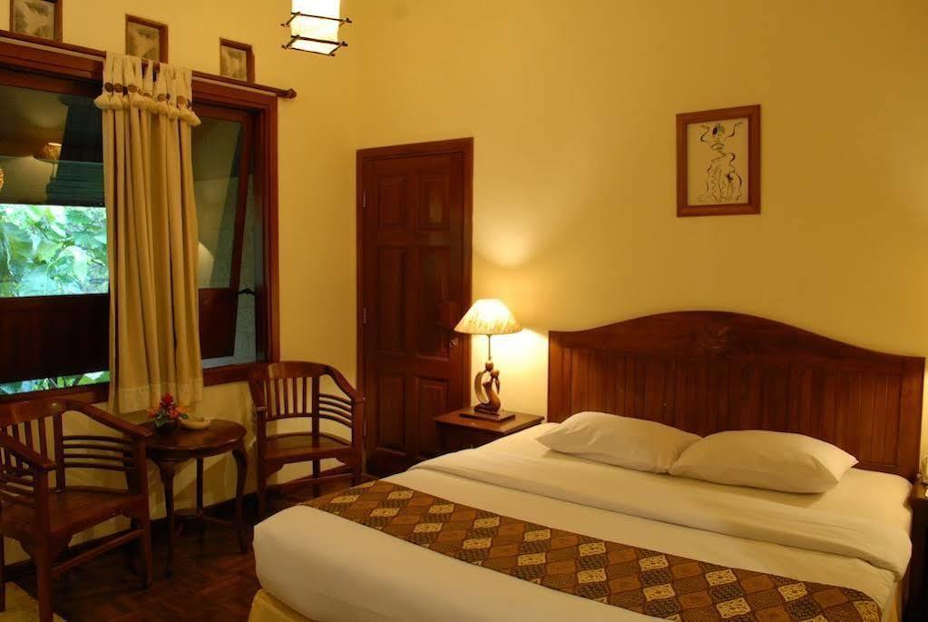 Bukit Daun Hotel And Resort Kediri  Bagian luar foto