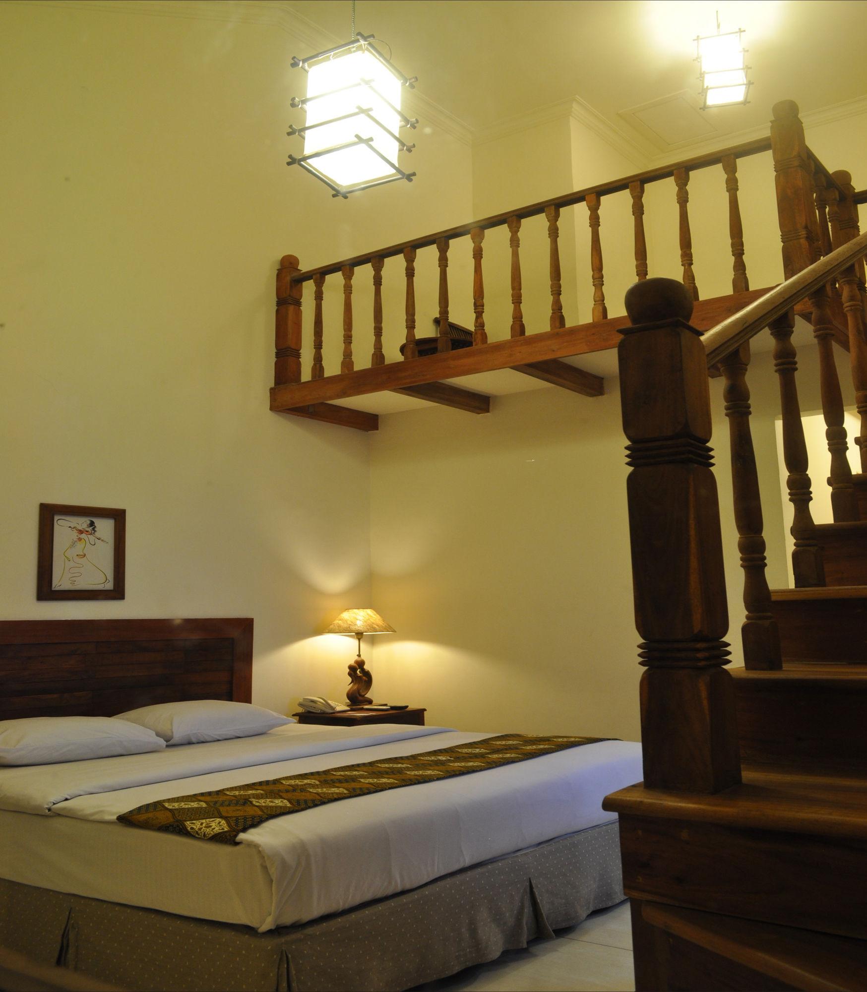 Bukit Daun Hotel And Resort Kediri  Bagian luar foto