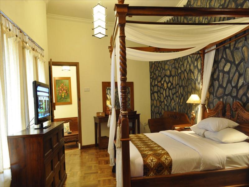 Bukit Daun Hotel And Resort Kediri  Bagian luar foto
